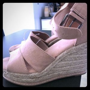 Universal Thread Blush/Caroline Espadrille wedges